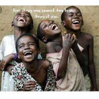  Carte citation Bonheur: "Deux choses nous sauvent dans la vie : Aimer et rire."